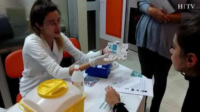 Los estudiantes de Medicina y Ciencias de la Salud vacunan a sus compañeros