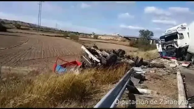 Una persona fallece en un accidente en la variante de Fuentes de Ebro, que está cortada