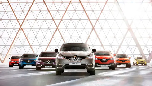 Algunos de los vehículos disponibles en el concesionario zaragozano Renault Vearsa.