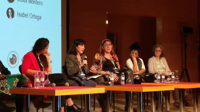 La mesa redonda de "Las excluidas" en la I Jornada Internacional Feminista de la revista CTXT en Zaragoza