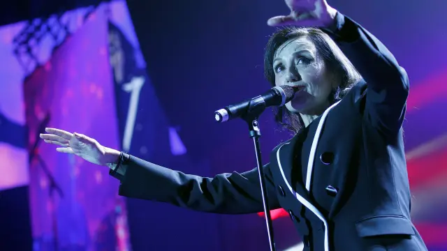 Luz Casal durante su actuación en el concierto "Por Ellas" a beneficio de la Asociación Española contra el Cáncer en el Palacio de los Deportes de Madrid el 20 de octubre de 2018