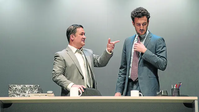 Secun de la Rosa y Javier Antón, dos de los actores protagonistas de 'Smoking Room', que se presenta hoy en el Principal.