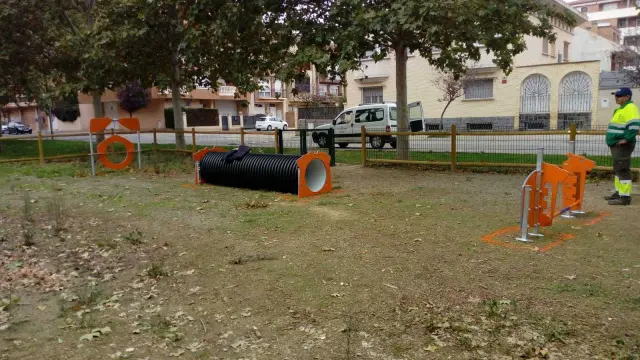 Los juegos han sido instalados en el parque situado detrás de los Jardines Juan Carlos I.