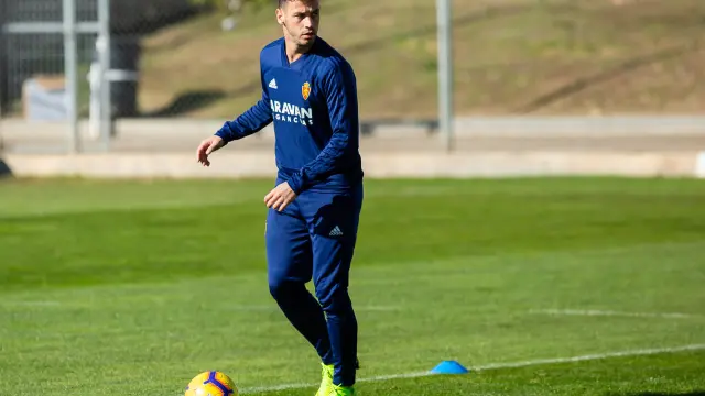 Álvaro Vázquez en una foto de archivo durante un entrenamiento en la Ciudad Deportiva.