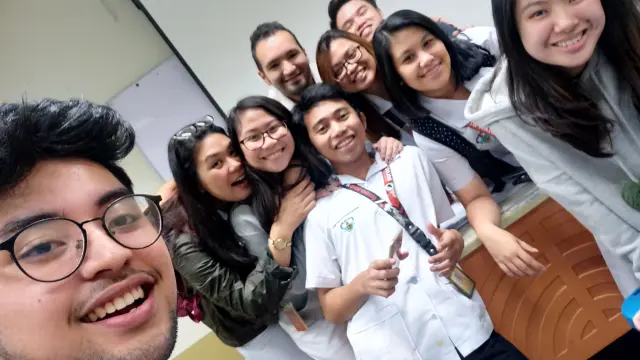 Alumnos de la Universidad de Manila que estudian aragonés en Filipinas