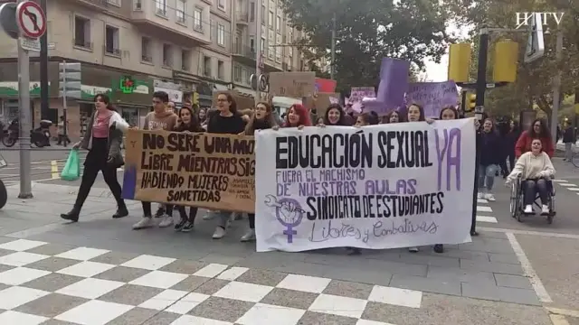 Varios cientos de estudiantes se manifiestan en Zaragoza contra el machismo en las aulas