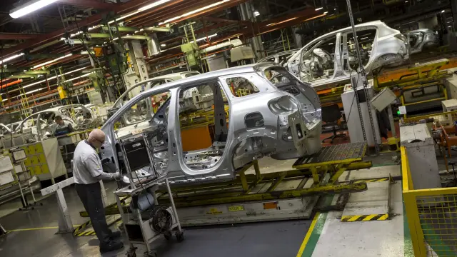 Fábrica en Zaragoza de Opel España, la empresa que más factura en Aragón