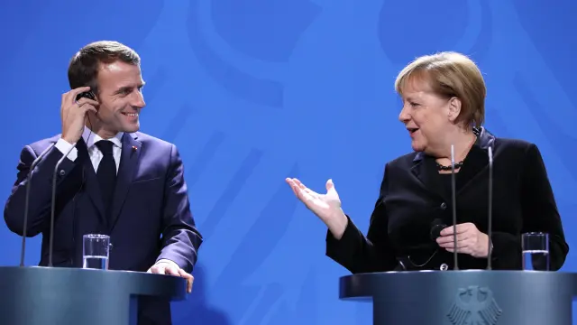 Macron apela en Berlín a la unidad de Europa contra quienes quieren frenar su avance
