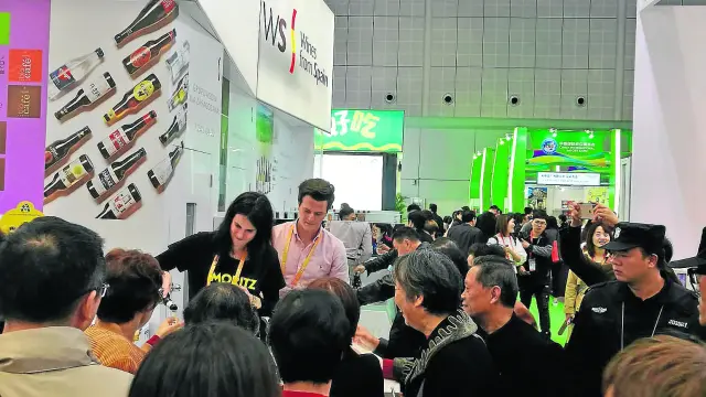 Numerosos visitantes de la feria de Shanghái se mostraron interesados por la producción de La Zaragozana.