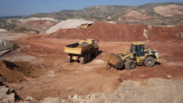 Trabajos en la mina de caolines de Riodeva.