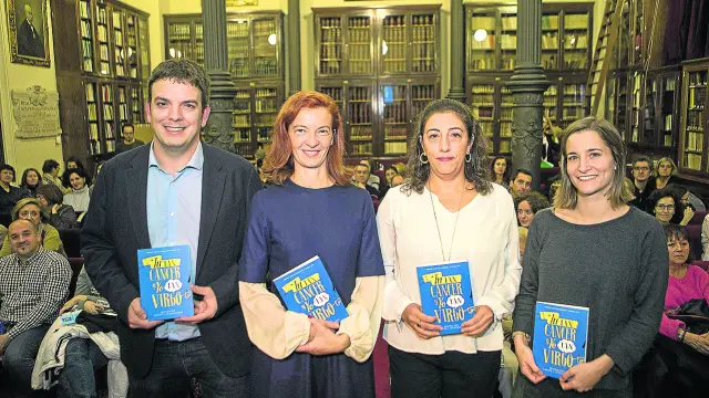 Alberto J. Schuhmacher, Begoña Oro, María Frisa y Ana Palou, en la Real Academia de Medicina.