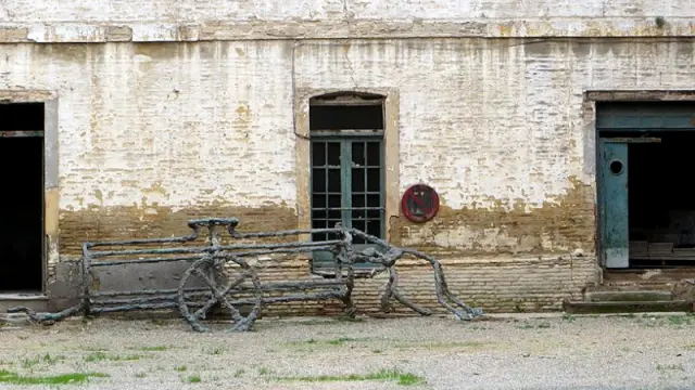 Imagen de los restos de la obra 'La carreta del agua', depositados en el servicio de Patrimonio del Ayuntamiento de Zaragoza.