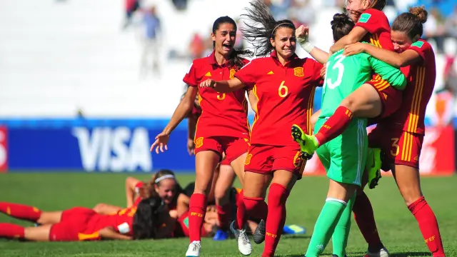 Las españolas celebran el pase a semifinales tras vencer a Corea del Norte en los penaltis.