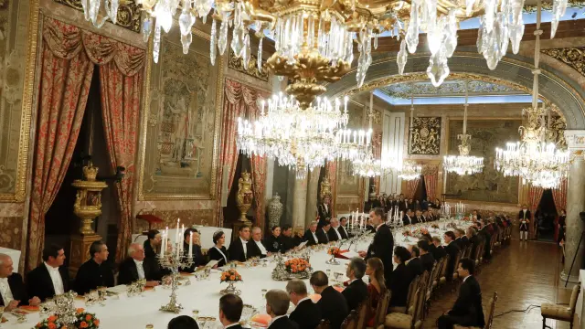 Cena de gala ofrecida por los Reyes de España.