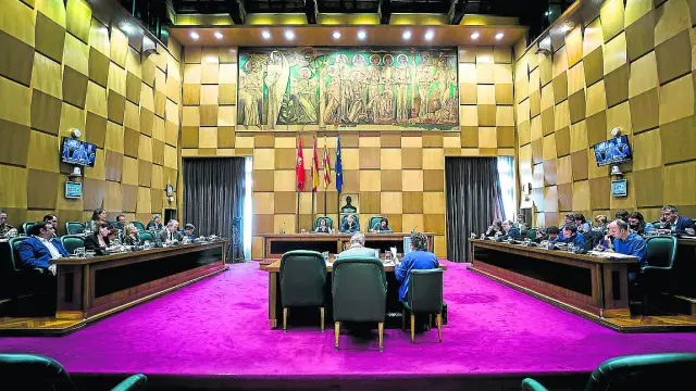 El salón de plenos del Ayuntamiento de Zaragoza, durante el debate de 2017.