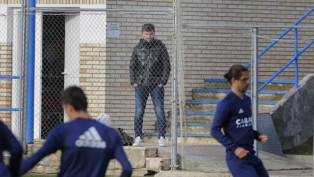 Lalo Arantegui, en la mañana de este sábado, solo durante el entrenamiento del equipo tras la derrota ante el Cádiz.