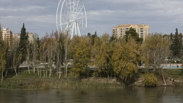 La noria del puente de Santiago empezará a rodar este miércoles.