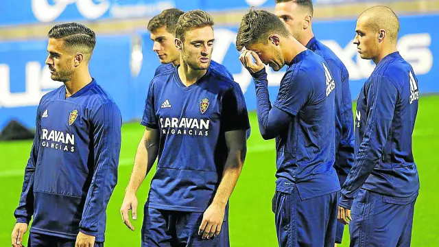 Los futbolistas del Real Zaragoza, en una sesión de entrenamiento del equipo.