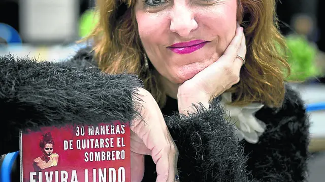 Elvira Lindo, con su último libro.