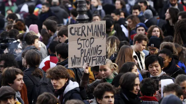 Estudiantes se manifiestan en París.
