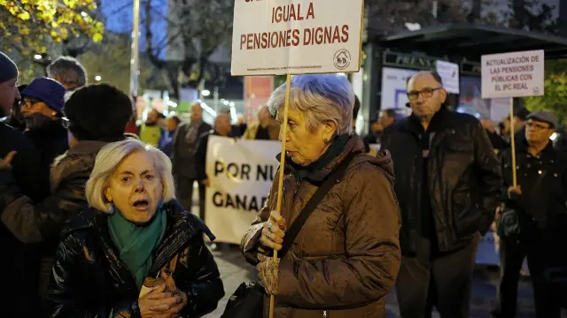 Cerca de mil personas se manifiestan  semanalmente en Zaragoza en defensa de unas pensiones dignas