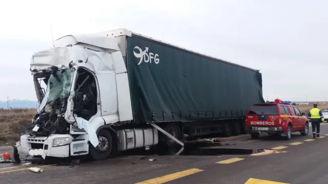 Dos camiones y un turismo se han visto involucrados en una accidente en la N-232