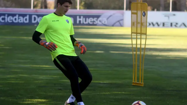 Axel Werner, portero de la SD Huesca, durante un entrenamiento.