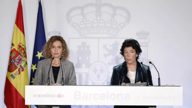 La ministra portavoz del Gobierno, Isabel Celaá, y la ministra de Política Territorial y Función Pública, Meritxel Batet.