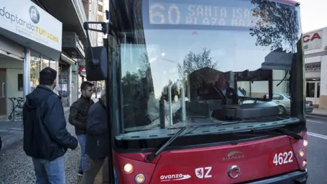 Aceptación desigual de las mejoras de los buses de Santa Isabel, Arcosur y Miralbueno