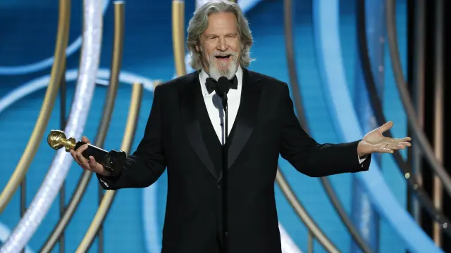 Jeff Bridges recoge el globo de oro.