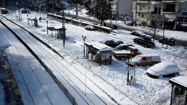 La nieve cubre las calles de Atenas.