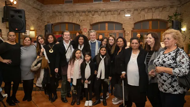 El alcalde asiste al Día de la Cultura Gitana, celebrado en La Casa de Las Culturas.