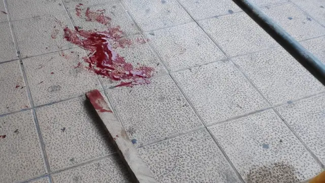 La Policía Nacional localizó el listón de madera con el que presuntamente atacaron al hombre entre los andamios de las obras del Hotel Meliá Zaragoza.