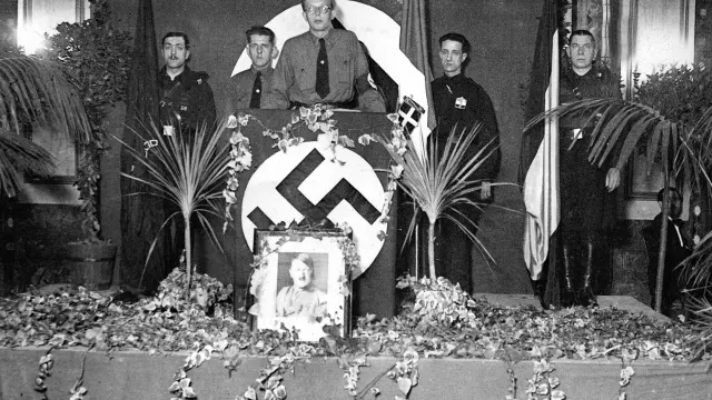 Acto del Partido Nacionalsocialista alemán en Zaragoza durante la Guerra Civil española.