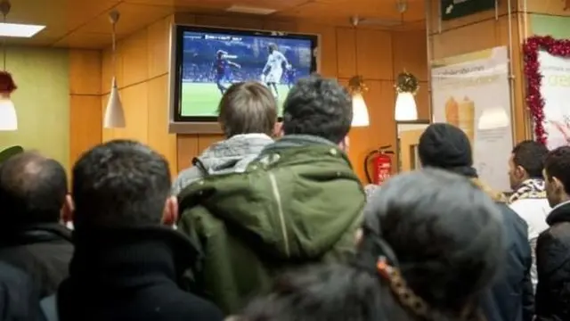Imagen de archivo de la retransmisión de un partido en un bar.