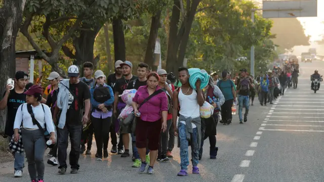 La caravana migrante comienza su ruta por el sureste de México.