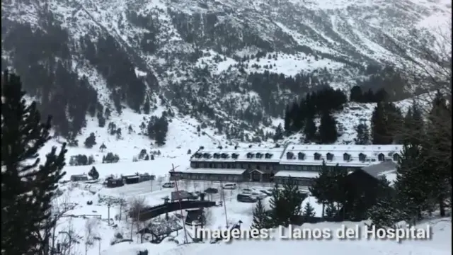 La nieve vuelve con fuerza en Llanos del Hospital