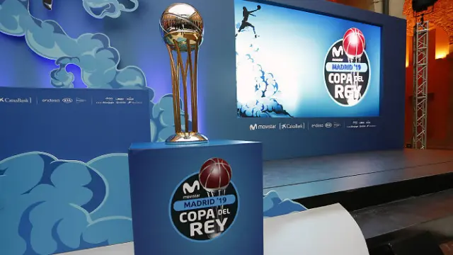 El trofeo de Copa se ha exhibido en la sede de la Comunidad de Madrid, escenario del sorteo