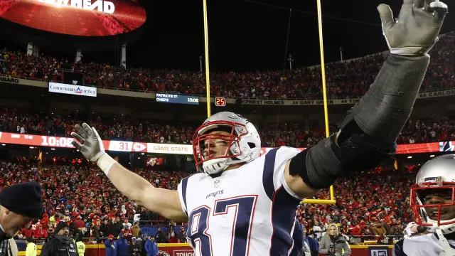 Rob Gronkowski, jugador de los Patriots de Nueva Inglaterra, celebrando la victoria.