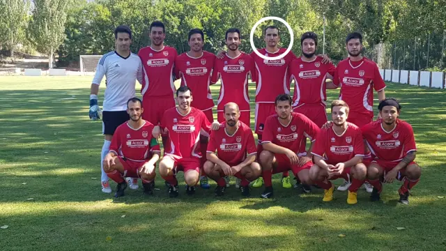 Jesús Cabrero posa con su equipo de Segunda Regional