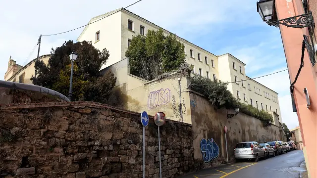 Fachada del seminario de Huesca desde la calle Desengaño.