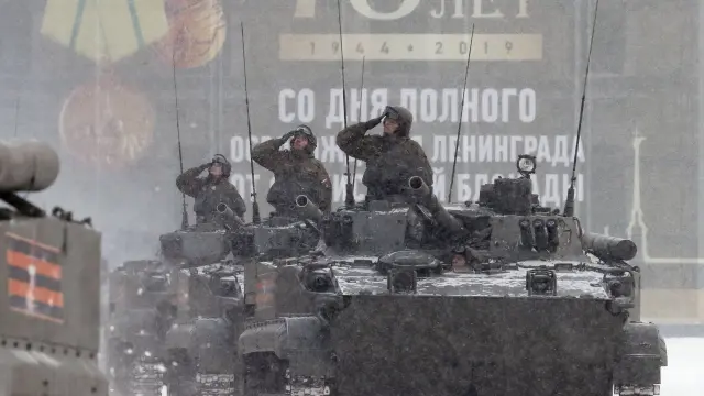 Rusia conmemora el fin del asedio de Leningrado con un desfile militar
