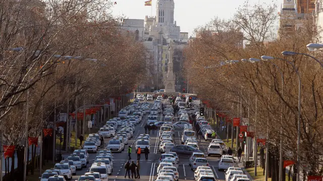 Los taxistas de Madrid bloquean la Castellana
