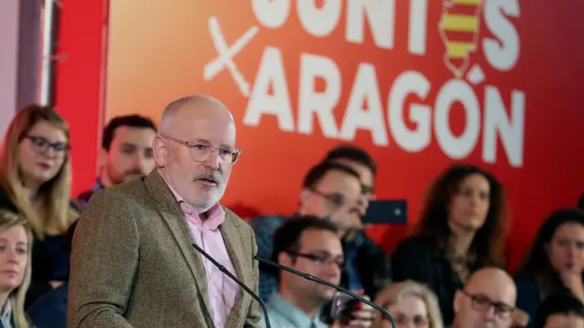 El socialista Frans Timmermans apuesta en Zaragoza por crear un fondo europeo para facilitar la transición energética