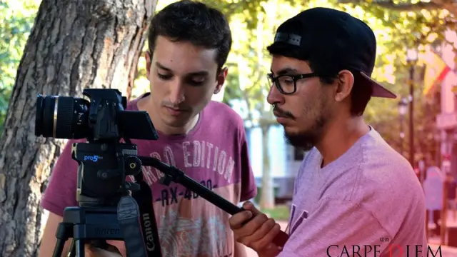 Fernando Javier García y Andrés Fonseca (derecha), en el rodaje de 'Un Carpe Diem diferente'.