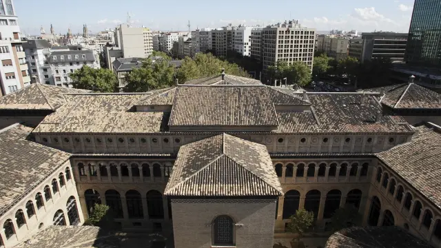 Una vista del histórico edificio de la Universidad de Zaragoza.