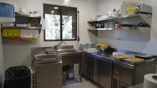 Denuncian la aparición de una chincheta en una bandeja de comida del colegio de Santa Cilia