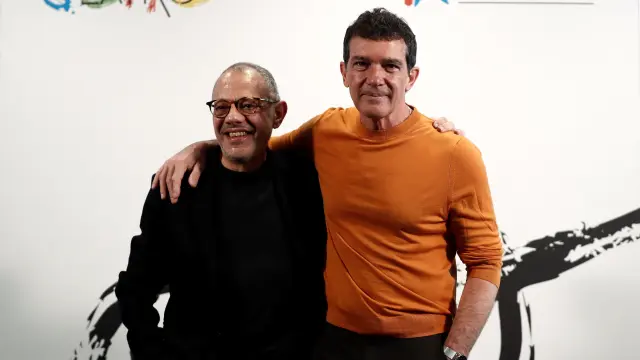 El actor español, Antonio Banderas, junto a Lluís Pasqual.