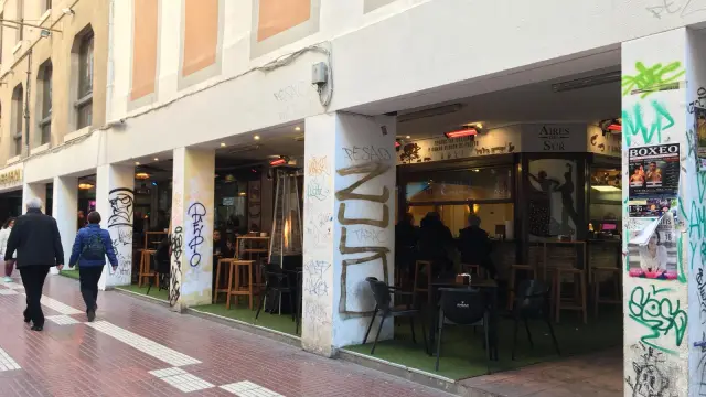Pintadas en la calle Cádiz de Zaragoza