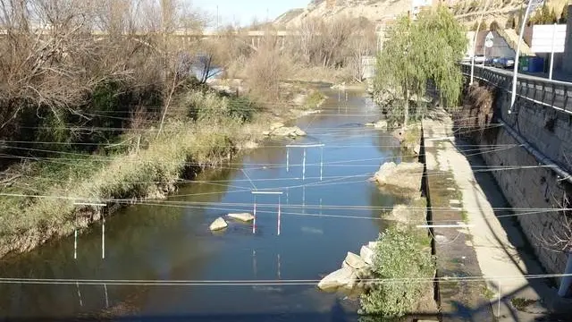 El canal de aguas bravas, en el casco urbano de Fraga.